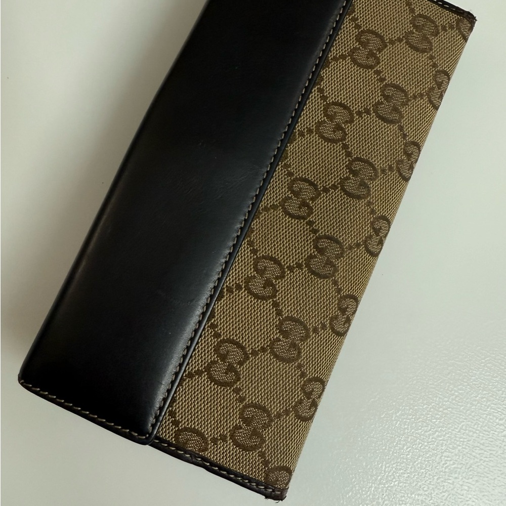 Gucci Tan and Brown Heart Clasp Wallet - Picture 4 of 17